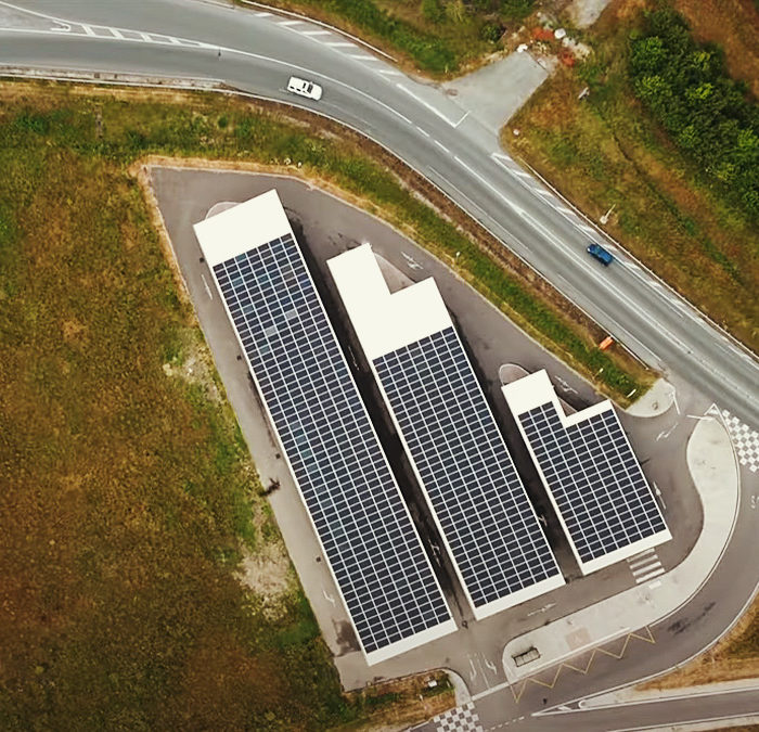 Des-ombrieres-photovoltaiques-sur-l-aire-de-covoiturage-de-Saint-Andre-de-Cubzac
